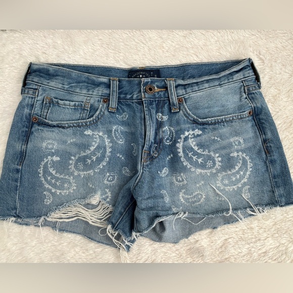 LUCKY BRAND Blue Paisley Distressed Denim Cut Off Shorts 2/26 - Picture 1 of 7